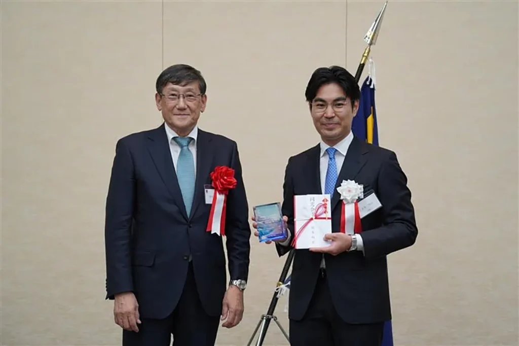 2024年松木賞受賞記念写真（玉井先生）