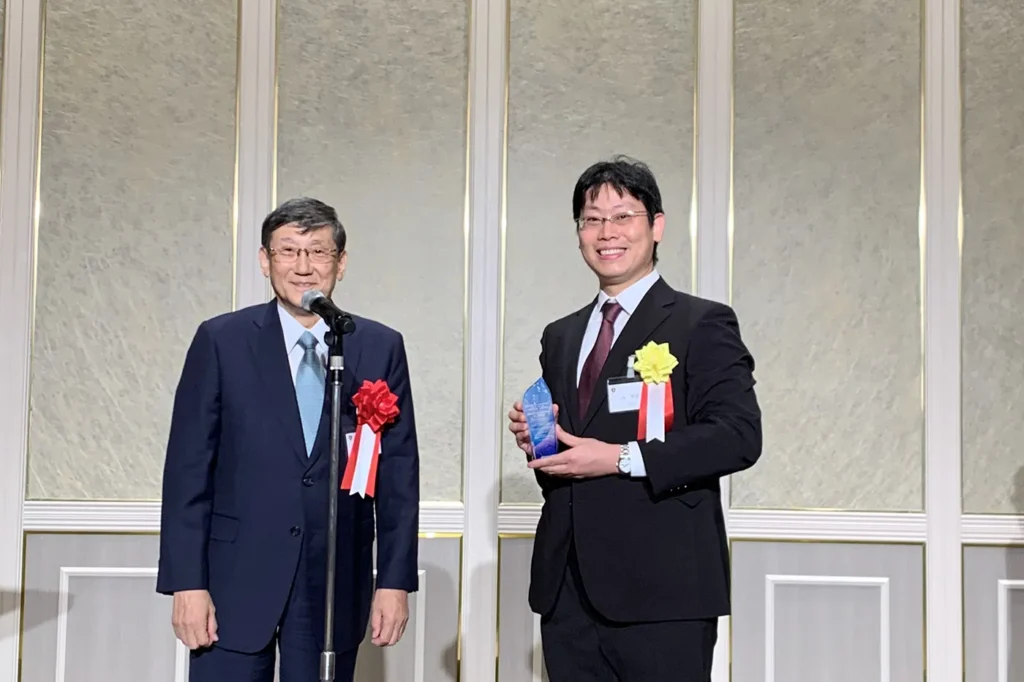 2025年猿田賞受賞記念写真（高先生）